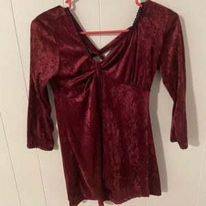 Demi Loon Velvet Top